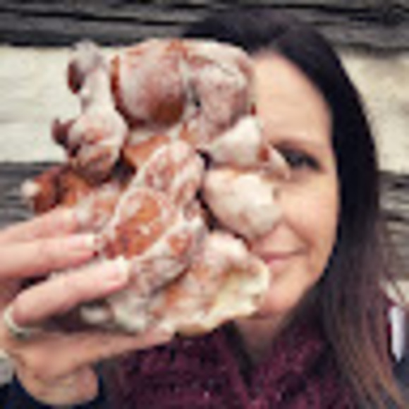 Meet your Posher, Jess - Picture 1 of 1